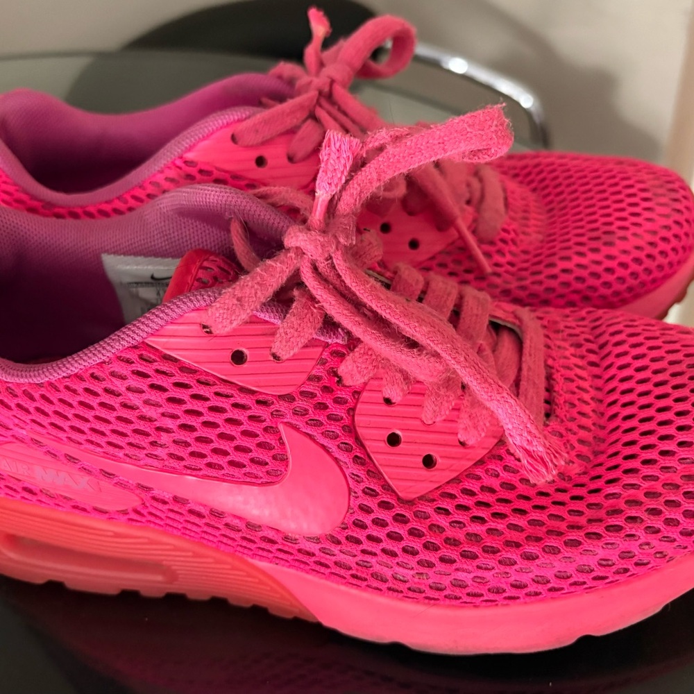 Nike Women's Pink Athletic Shoes